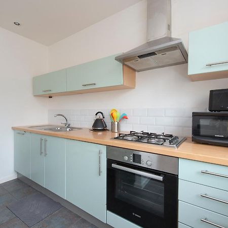 Modern Luxury Apartment By Bow Road Station لندن المظهر الخارجي الصورة
