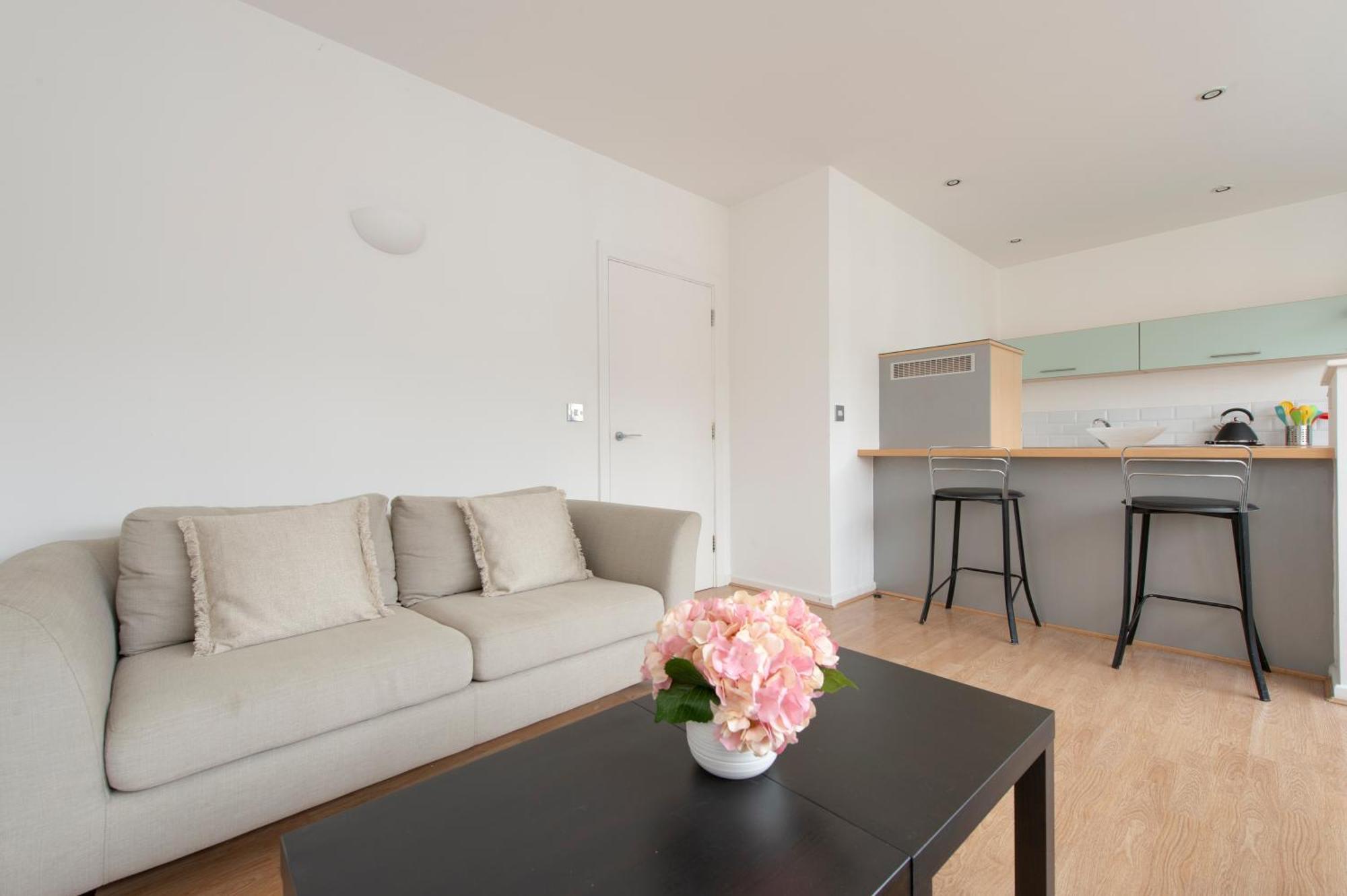 Modern Luxury Apartment By Bow Road Station لندن المظهر الخارجي الصورة